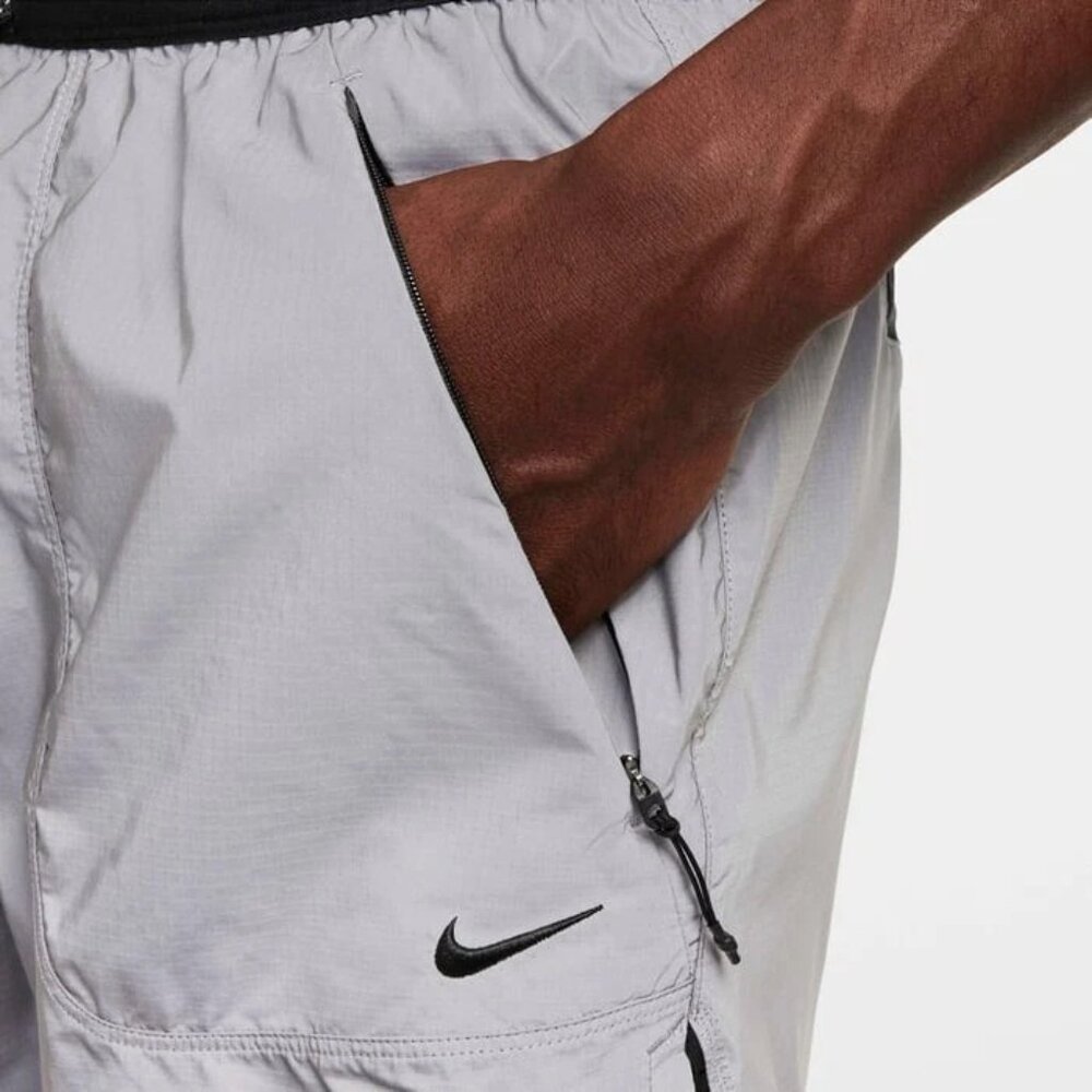 Nike Dri-Fit ADV Running Division Reflective Shorts 4” Lined Silver Size Medium. - Picture 4 of 6